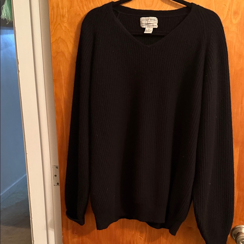 100% Cashmere Black V-Neck Sweater